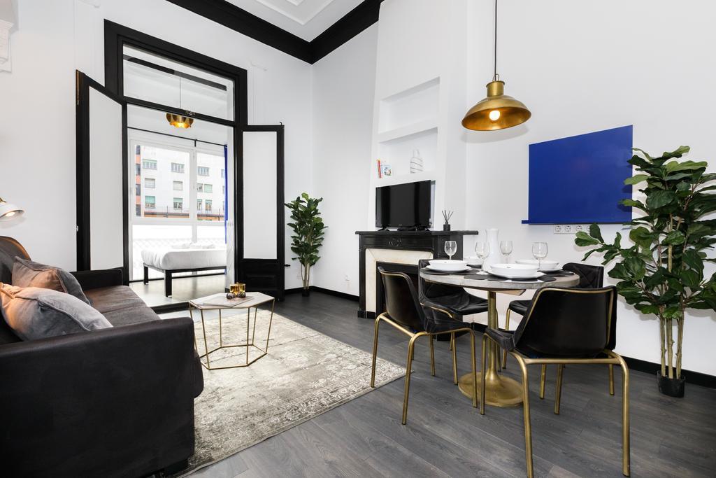 El Consell By The Streets Apartment Барселона Екстериор снимка