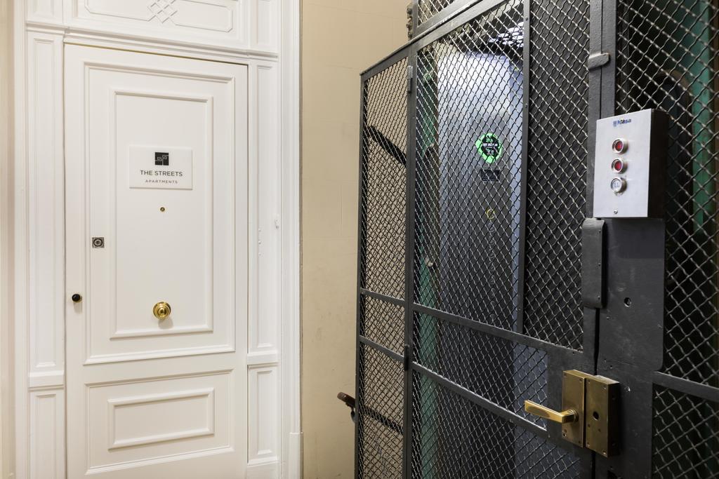 El Consell By The Streets Apartment Барселона Екстериор снимка